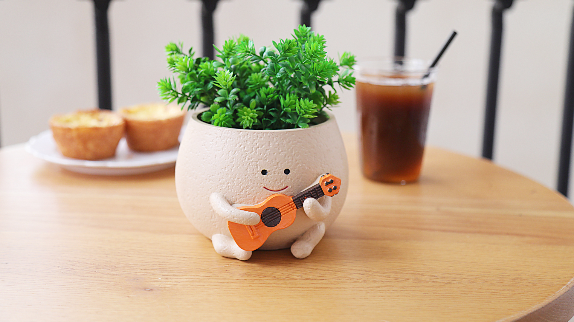 Amazon.com: NINIPAPA Smiley Face Plant Pot Cute Guitar Planter